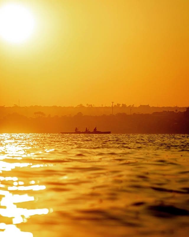 Remada ao Nascer do Sol